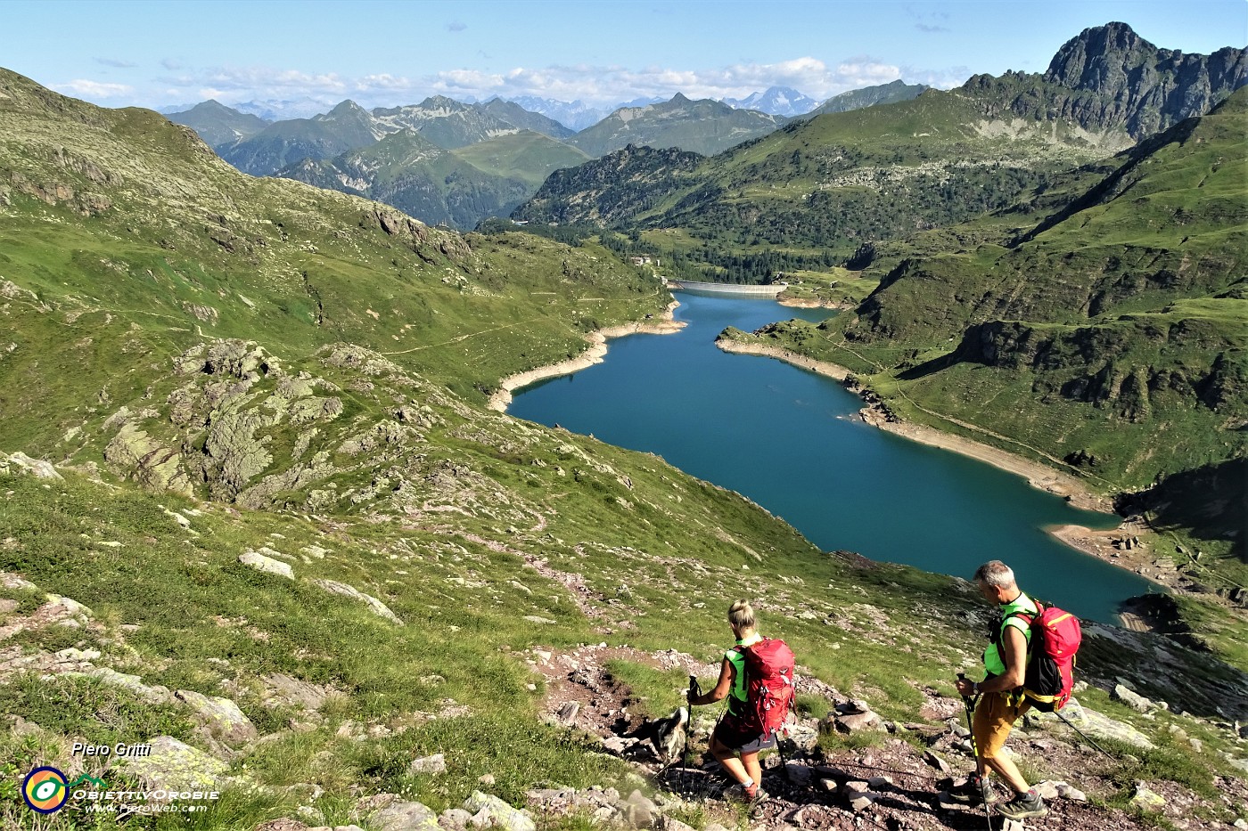 34 Vista spettacolare sui Laghi Gemelli scendendo al Passo Laghi Gemelli .JPG